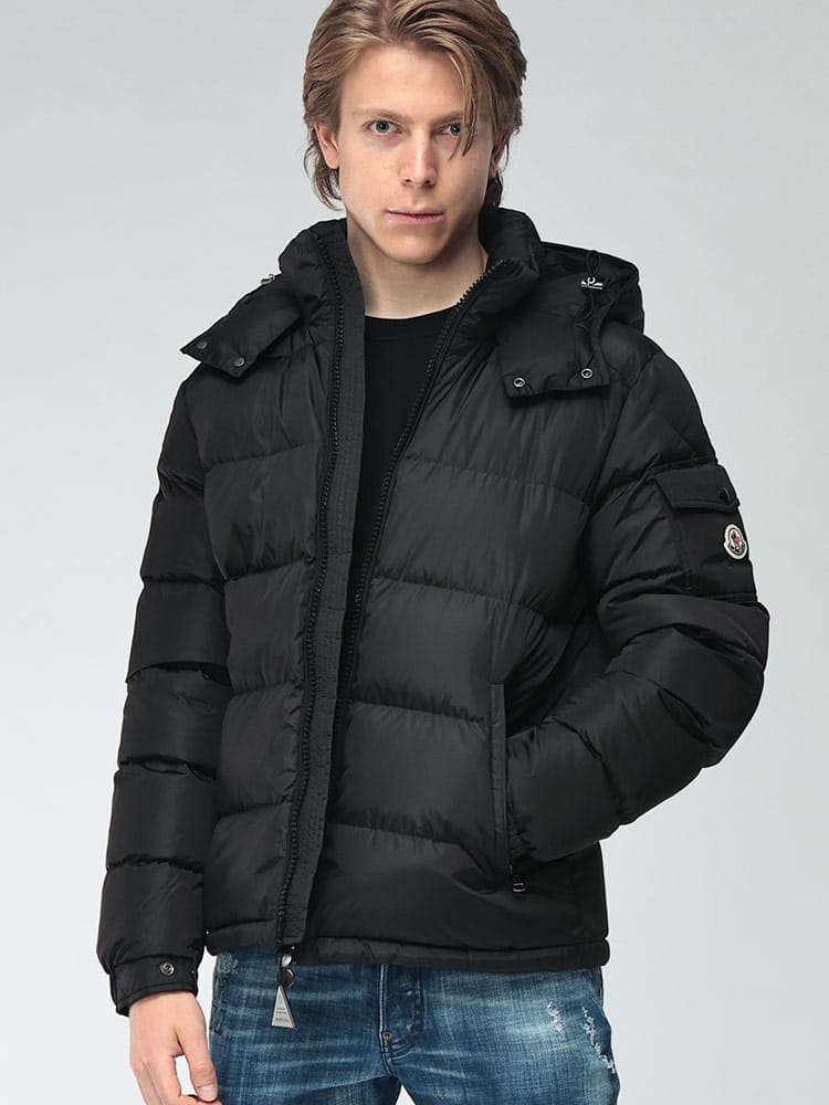 MONCLER (モンクレール) メンズ ダウンジャケット フード着脱 ナイロン ロゴパッチ付き袖ポケット ショートダウン マヤ MAYA MCMAYAM6