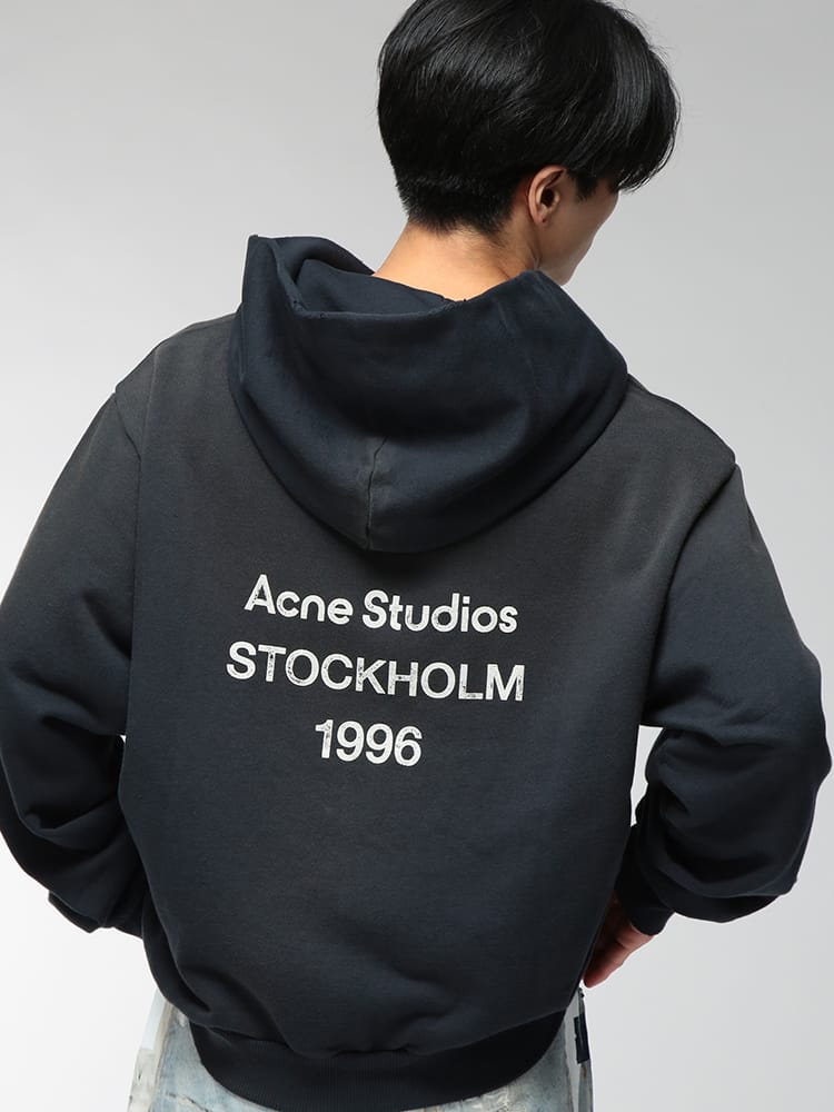 Acne Studios (アクネストゥディオズ) メンズ パーカー 裏毛 ダメージ加工 バックプリントロゴ プルオーバーパーカー ACCI0136