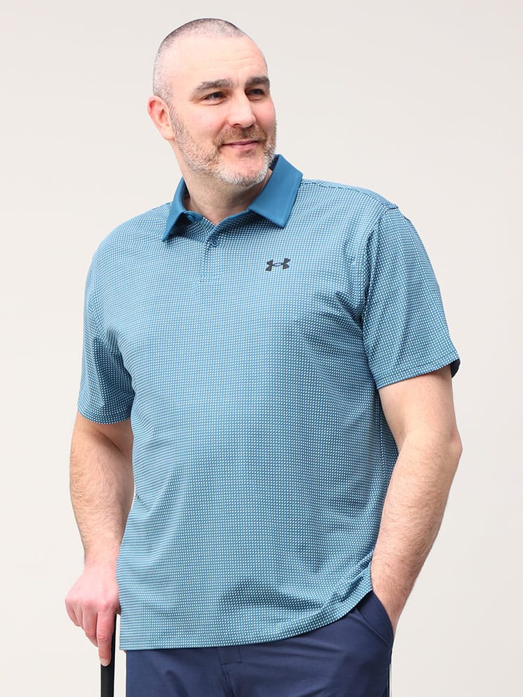 大きいサイズ メンズ UNDER ARMOUR (アンダーアーマー) USA規格 LOOSE UPF50 総柄 半袖 ゴルフ ポロシャツ TZG PRINTED POLO