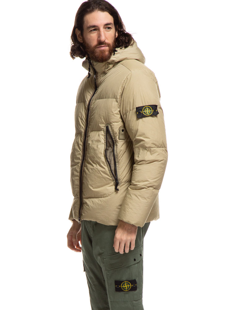 STONE ISLAND (ストーンアイランド) 袖ロゴ フード フルジップ ダウンジャケット SIMO75154012【サカゼン公式通販】