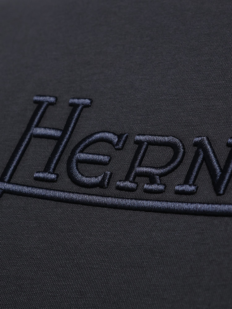 HERNO (ヘルノ) コットン100％ 立体刺繍 首裏ロゴプレート コンパクト ...