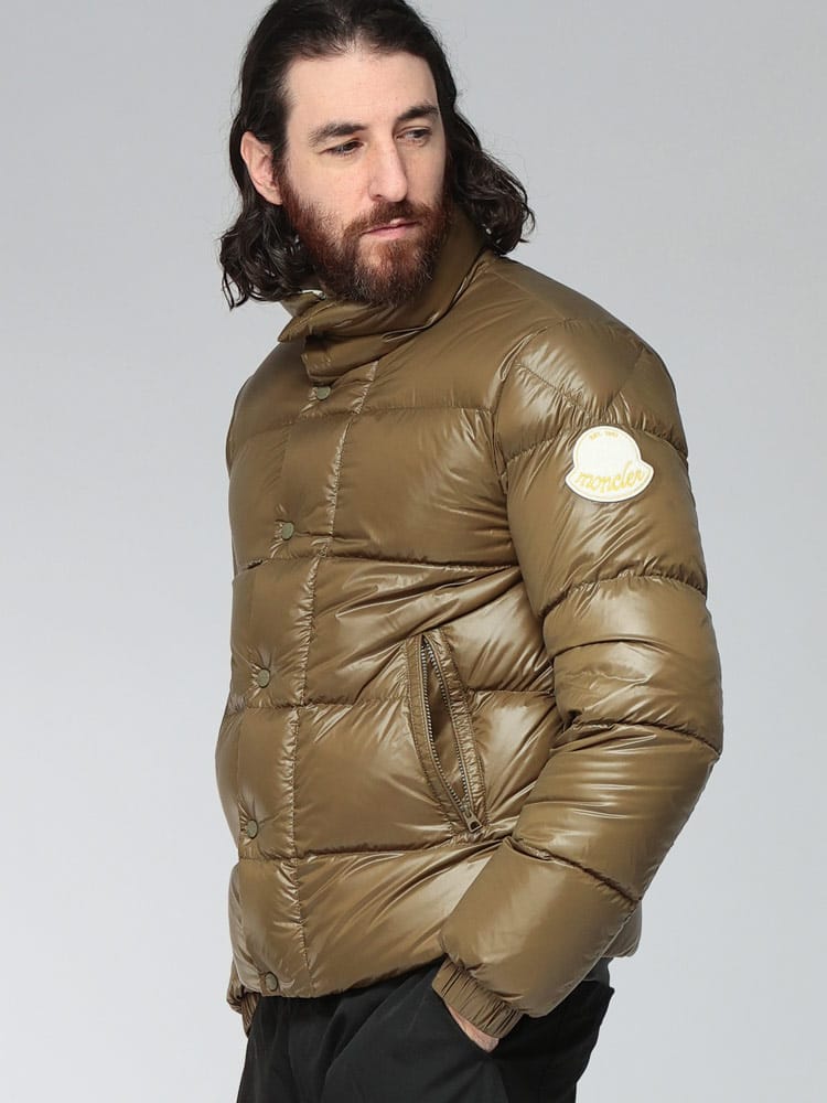 MONCLER (モンクレール) ハイネック 袖ロゴ ボタンジップ ダウンジャケット MCTRIPITI5 メンズ