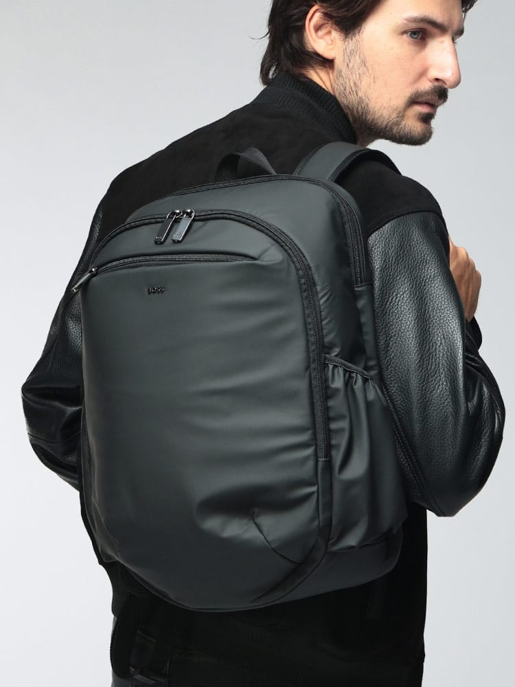 HUGO BOSS (ヒューゴボス) メンズ リュック キャリーオンベルト付き ワンポイントロゴ バッグパック JACE C BACKPACK