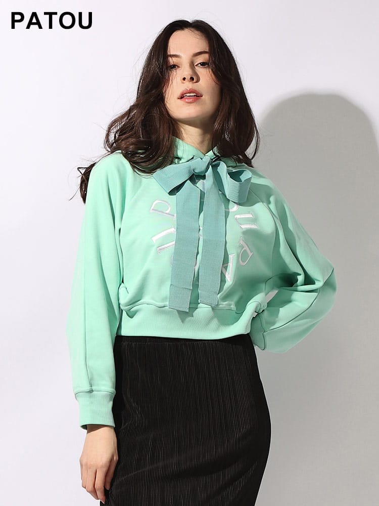 PATOU (パトゥ) 裏毛 オーガニックコットン メダイヨンロゴ クロップドフーディー CROPPED MEDALLIAN LOGO レディース スウェット