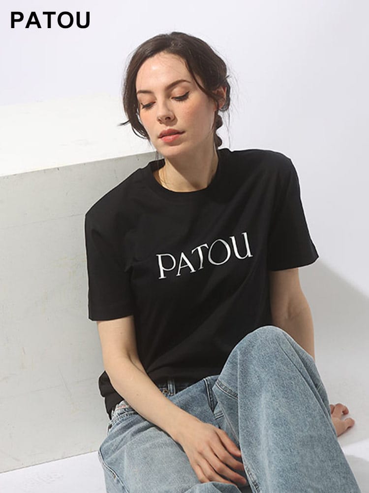 PATOU (パトゥ) コットン ロゴプリント クルーネック 半袖 Tシャツ ESSENTIAL PATOU レディース