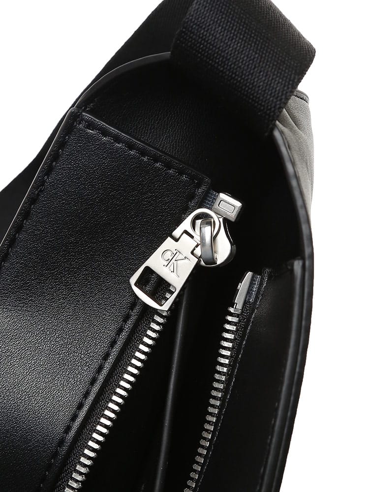 Calvin Klein (カルバンクライン) フェイクレザー エンボスロゴ 2WAY 