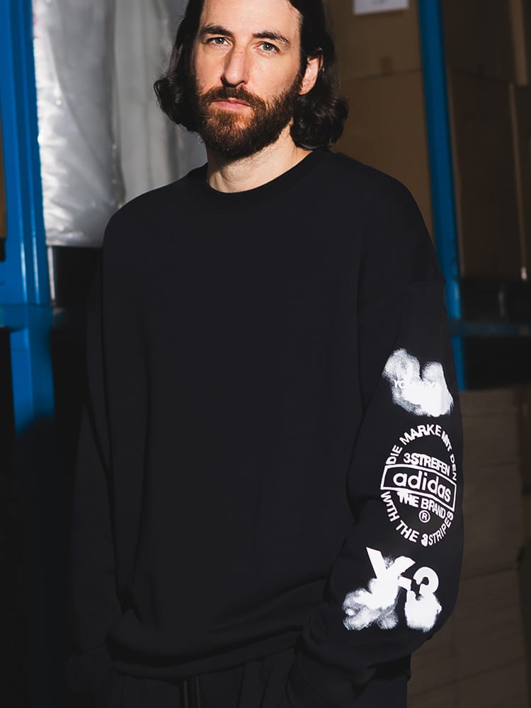 Y-3 (ワイスリー) 袖プリント クルーネック スウェット トレーナー GRAPHIC Y3JX4749 メンズ