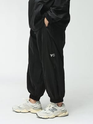 Y-3 (ワイスリー) メンズ ロングパンツ 裏メッシュ ローエッジ スリーストライプス ナイロン シェルパンツ Y3KE6632