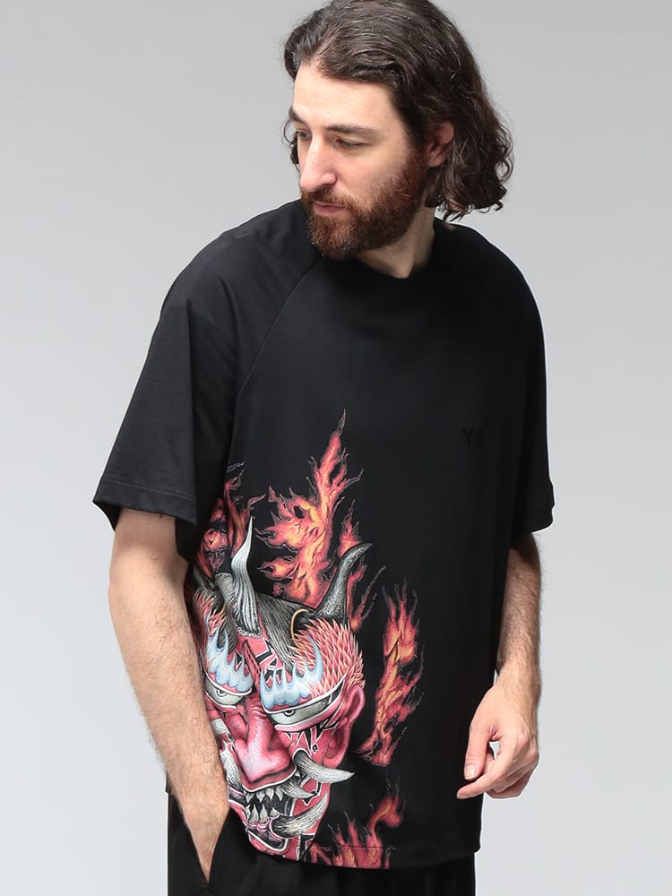 Y-3 (ワイスリー) メンズ Tシャツ 半袖 demonプリント クルーネック ショートスリーブ カットソー GRAPHIC SHORT SLEEVE TEE Y3KQ8592