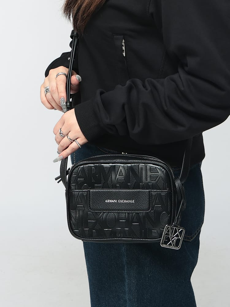 ARMANI EXCHANGE (アルマーニ エクスチェンジ) レディース ショルダーバッグ 合成皮革 エンボスロゴ メッセンジャーバッグ AELW1578AF15774