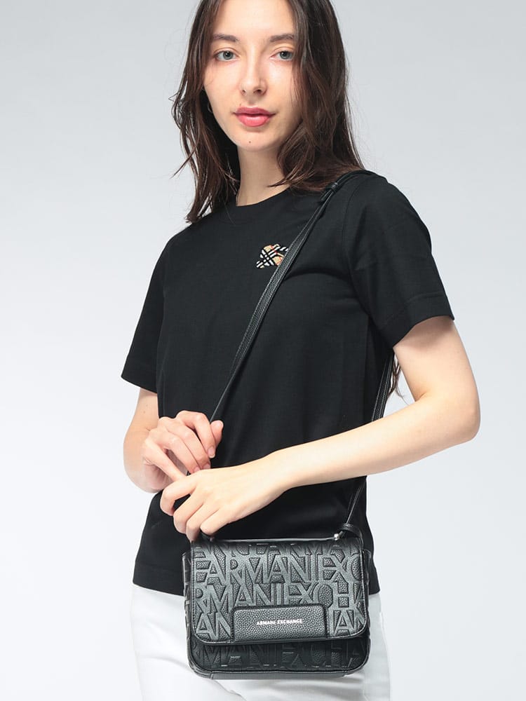 ARMANI EXCHANGE (アルマーニ エクスチェンジ) レディース ミニショルダーバッグ チャーム付き エンボスロゴ コーティング ミニ ショルダーバッグ AELW1577AF15774