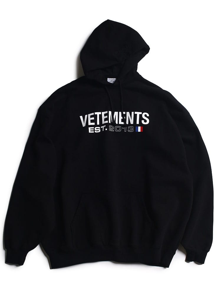 VETEMENTS (ヴェトモン) フラッグロゴ プルオーバー パーカー VMUE54HD100B ブランド メンズ 男性 トップス