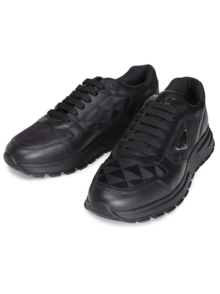 PRADA (プラダ) レザー×Re-Nylon エナメルメタルロゴ ハイトップ スニーカー PR2EE3903LNW メンズ