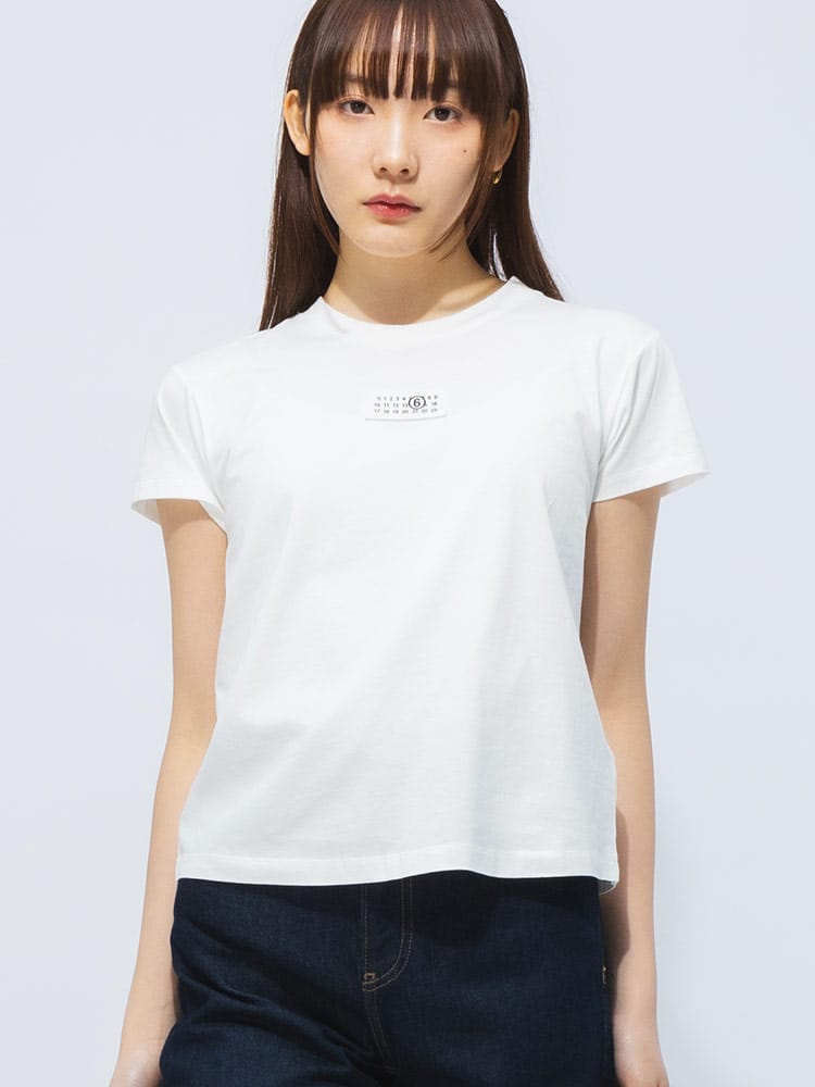 MM6 Maison Margiela (エムエムシックス メゾン マルジェラ) ワンポイント クルーネック 半袖 Tシャツ MM6GC0327S24312 レディース