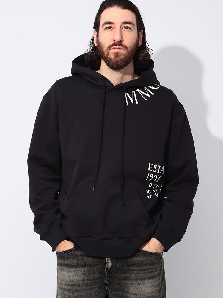 MM6 Maison Margiela (エムエムシックス メゾン マルジェラ) ナンバーモチーフロゴプリント プルオーバー パーカー MM6GU0026M25012 メンズ