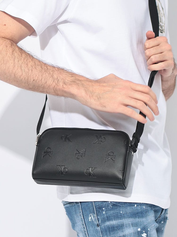 Calvin Klein (カルバンクライン) モノグラム カメラバッグ ショルダー 