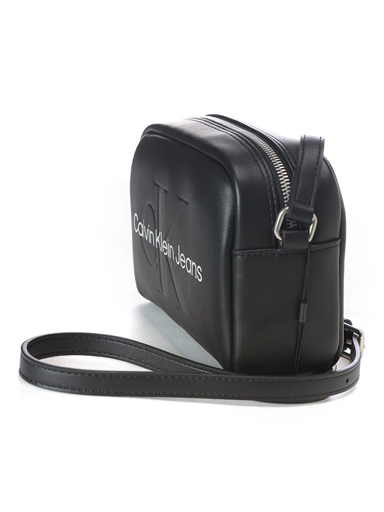 Calvin Klein (カルバンクライン) ロゴ型押しカメラバッグ ショルダー 