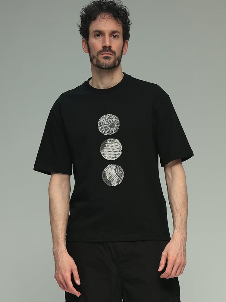 Feng Chen Wang (フェン・チェン・ワン) フロントパッチ クルーネック 半袖 TシャツYU ZI XIE FCWFUS19TS11 メンズ