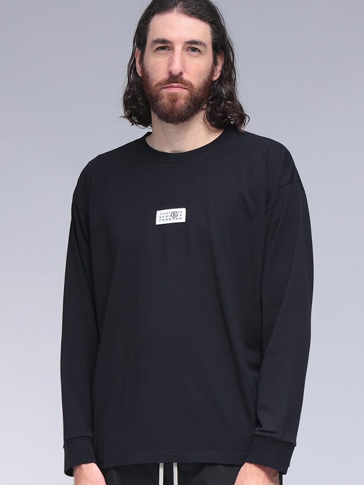 MM6 Maison Margiela (エムエムシックス メゾン マルジェラ) ワンポイント カレンダータグ 長袖Tシャツ MM6GC0034S24312 メンズ