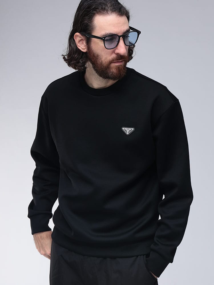PRADA (プラダ) トライアングル ロゴ プレート クルーネック トレーナー PRUJL90B11OQ メンズ