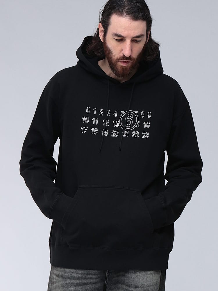 MM6 Maison Margiela (エムエムシックス メゾン マルジェラ) ナンバリング プルオーバー パーカー MM6GU0035M25025 メンズ