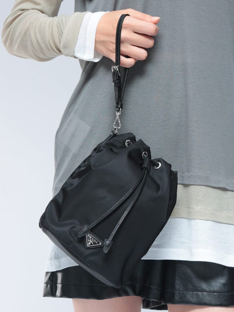 PRADA (プラダ) Re-Nylon トライアングルロゴ ポーチ PRL1NS369R067 レディース