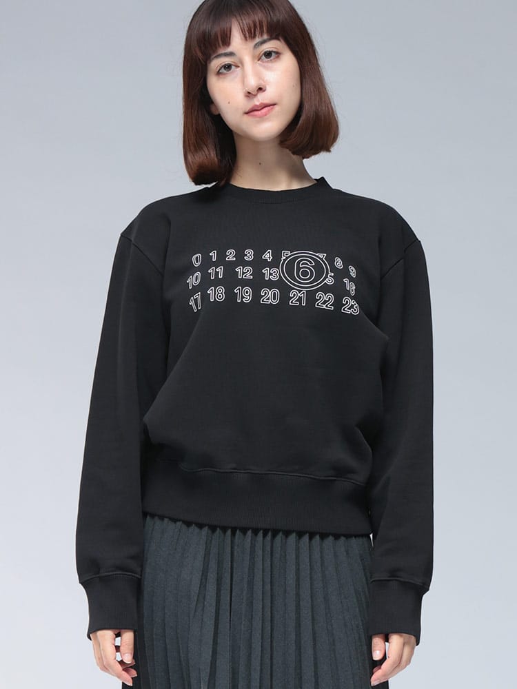 MM6 Maison Margiela (エムエムシックス メゾン マルジェラ) カレンダーロゴプリント スウェット トレーナー MM6LS52GU0248 レディース