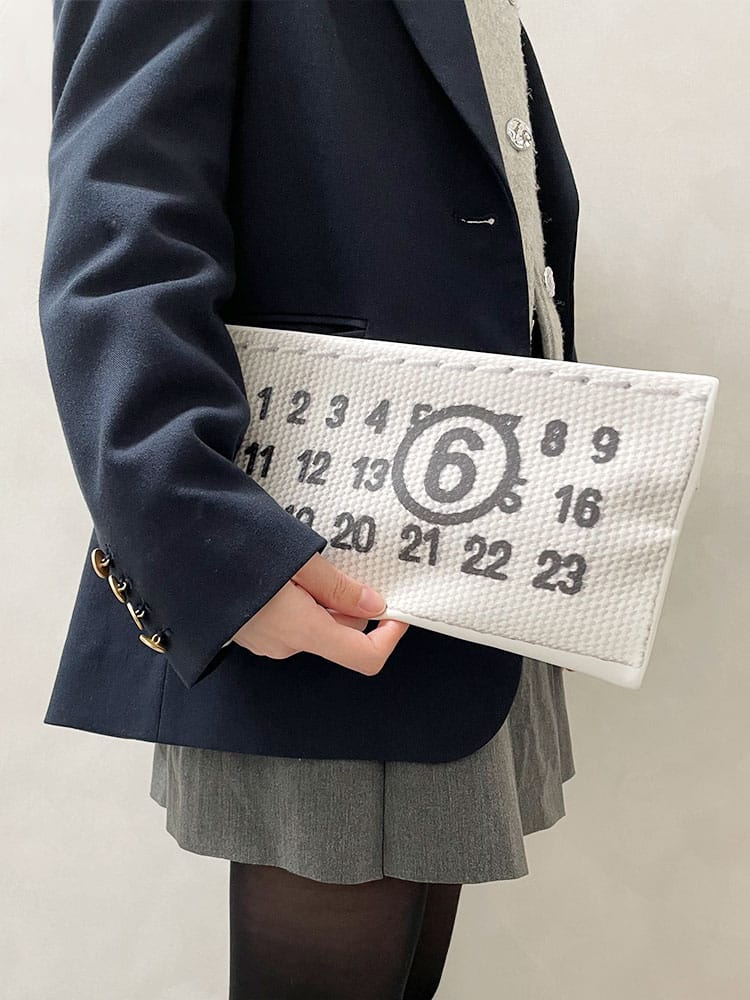 MM6 Maison Margiela (エムエムシックス メゾン マルジェラ) ナンバリング ラベル クラッチバッグ MM6LSB5WF0011 レディース