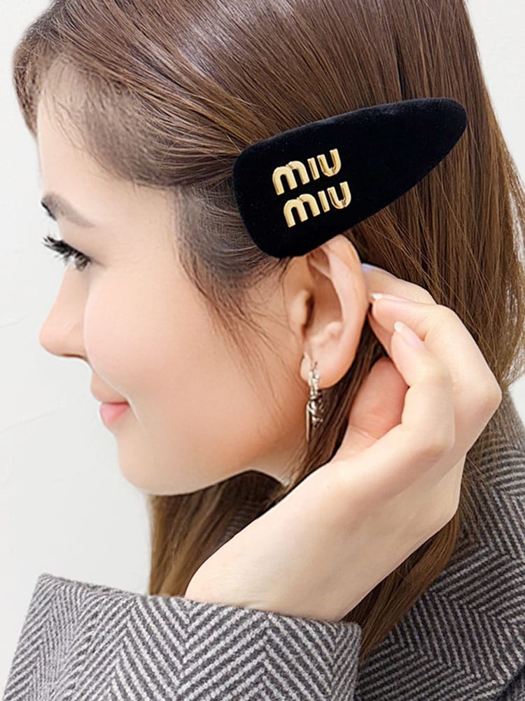 MIU MIU (ミュウミュウ) ロゴ ベルベット ヘアクリップ バレッタ MIU5IF092068 レディース