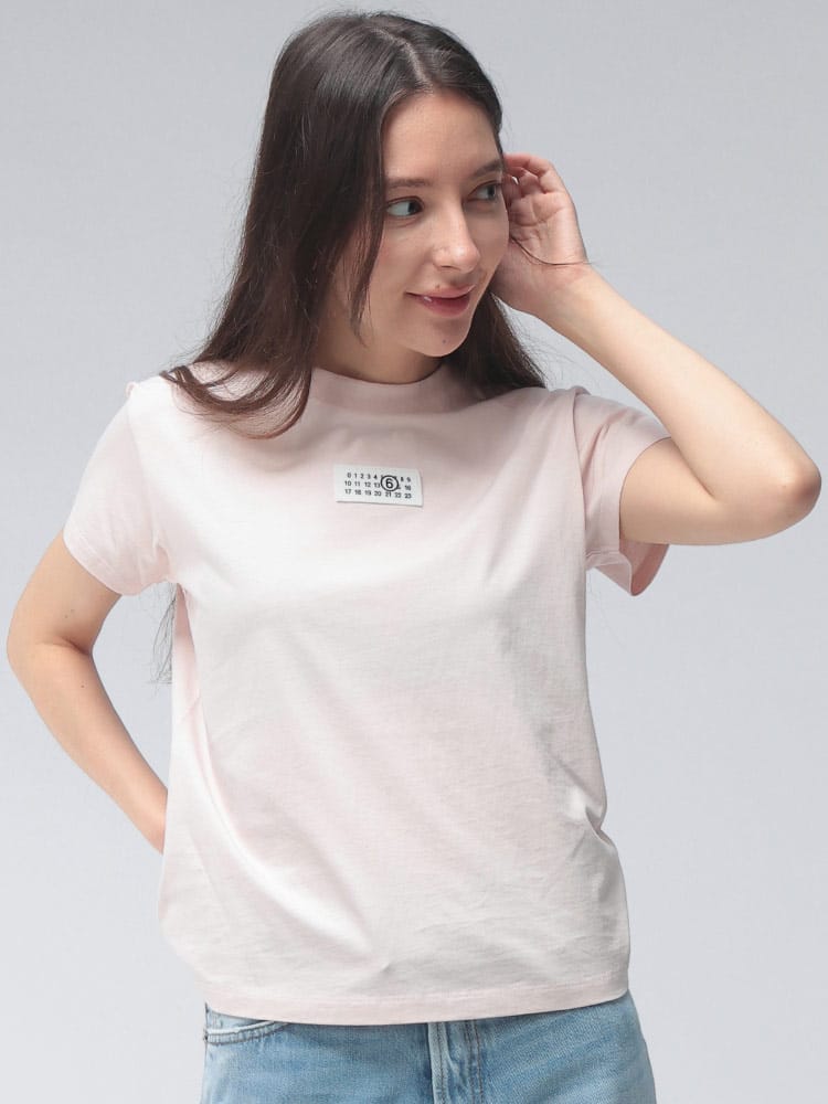 MM6 Maison Margiela (エムエムシックス メゾン マルジェラ) レディース Tシャツ 半袖 ロゴ カレンダータグ クルーネック カットソー MM6GC0326M20170