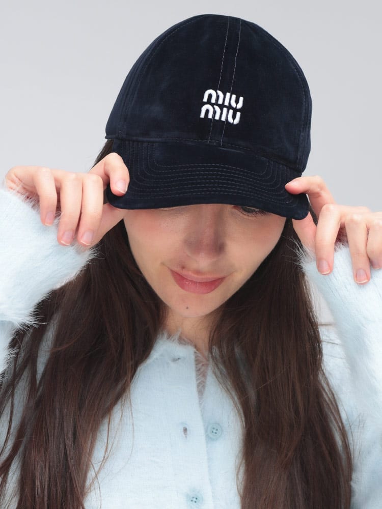 MIU MIU (ミュウミュウ) レディース キャップ ロゴ 刺繍 ベルベット ベースボールキャップ MIU5HC3692CUA