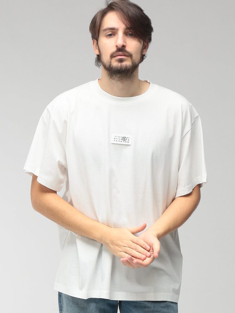 MM6 Maison Margiela (エムエムシックス メゾン マルジェラ) メンズ Tシャツ 半袖 カレンダー ロゴ クルーネック コットン カットソー MM6GC0032M20170