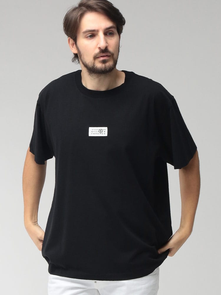MM6 Maison Margiela (エムエムシックス メゾン マルジェラ) メンズ Tシャツ 半袖 カレンダー ロゴ クルーネック コットン カットソー MM6GC0032M20170