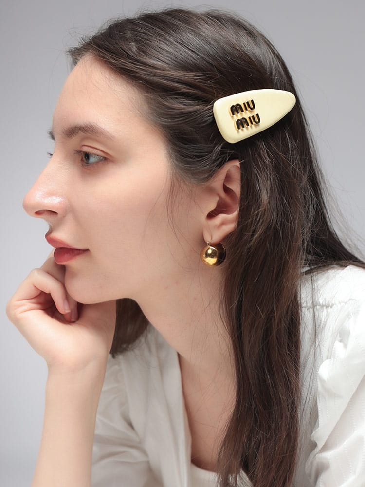 MIU MIU (ミュウミュウ) レディース ヘアクリップ パテントレザー ロゴ ヘアピン MIU5IF092069