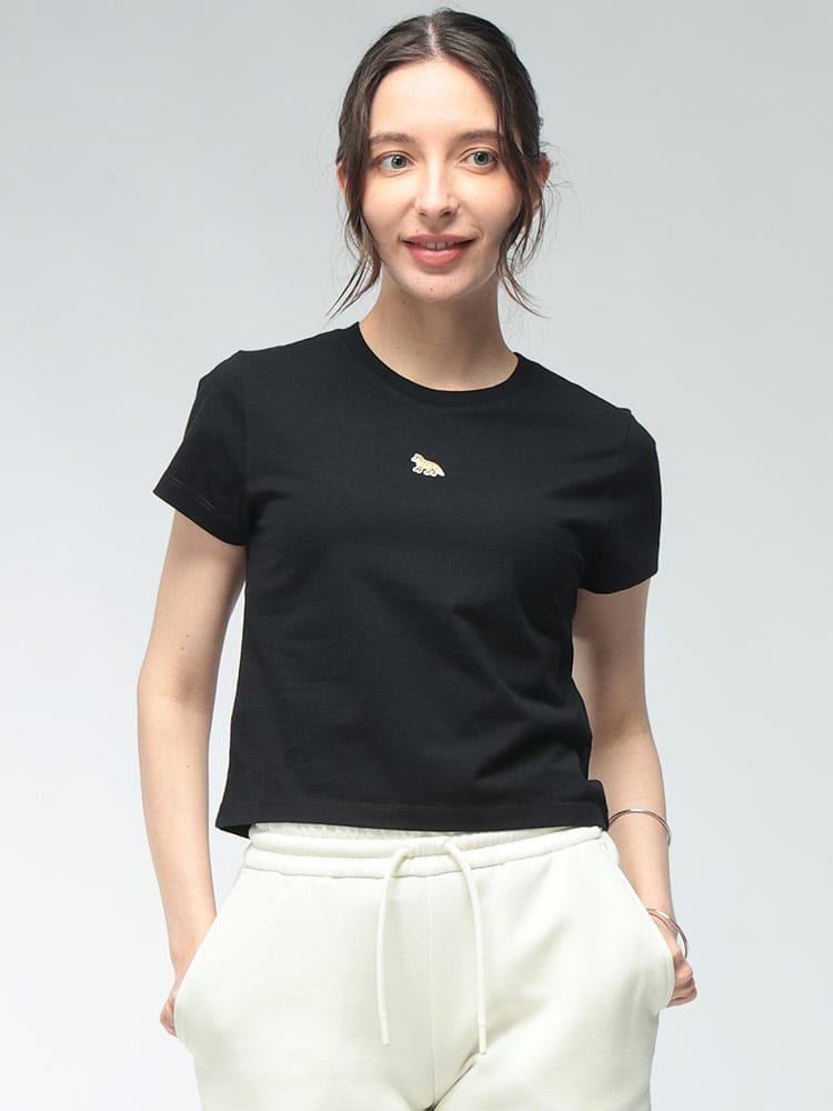 Maison Kitsune (メゾン キツネ) レディース Tシャツ 半袖 BABY FOX BABY キツネワンポイント クロップド カットソー KNLW00111KJ7026