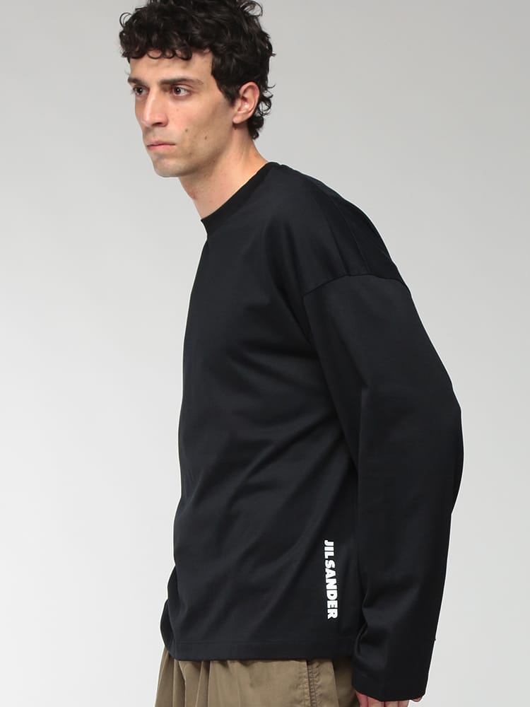 JIL SANDER (ジルサンダー) メンズ Tシャツ 長袖 コットン 縦ロゴ ドロップショルダー クルーネック ロングスリーブ カットソー JLGC0278J20348