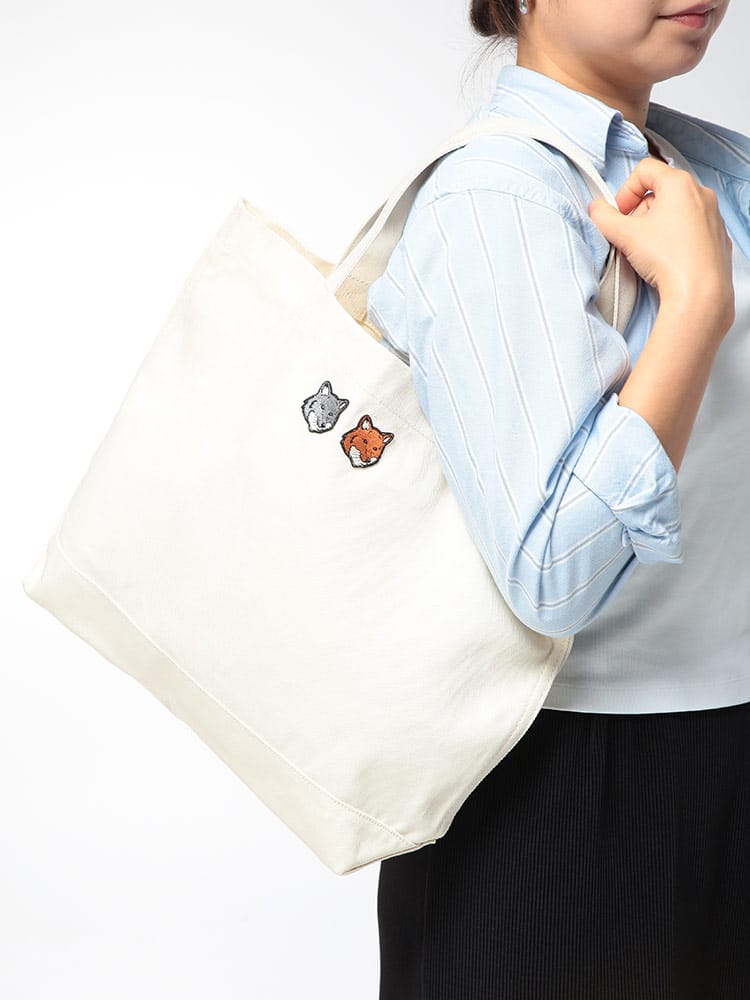 Maison Kitsune (メゾン キツネ) レディース トートバッグ ダブル フォックスヘッド トート コットンツイル KNLUBT23WW0096