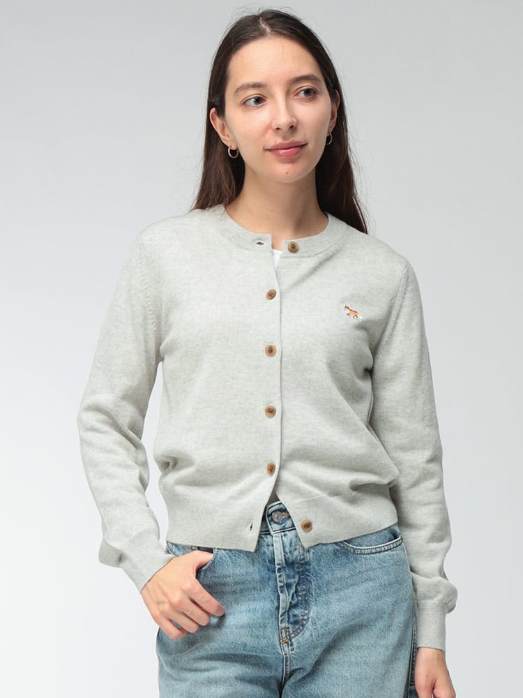 Maison Kitsune (メゾン キツネ) レディース カーディガン ウール100％ BABYFOX刺繍 フロントボタン ニットカーデ KNL00502KT1181