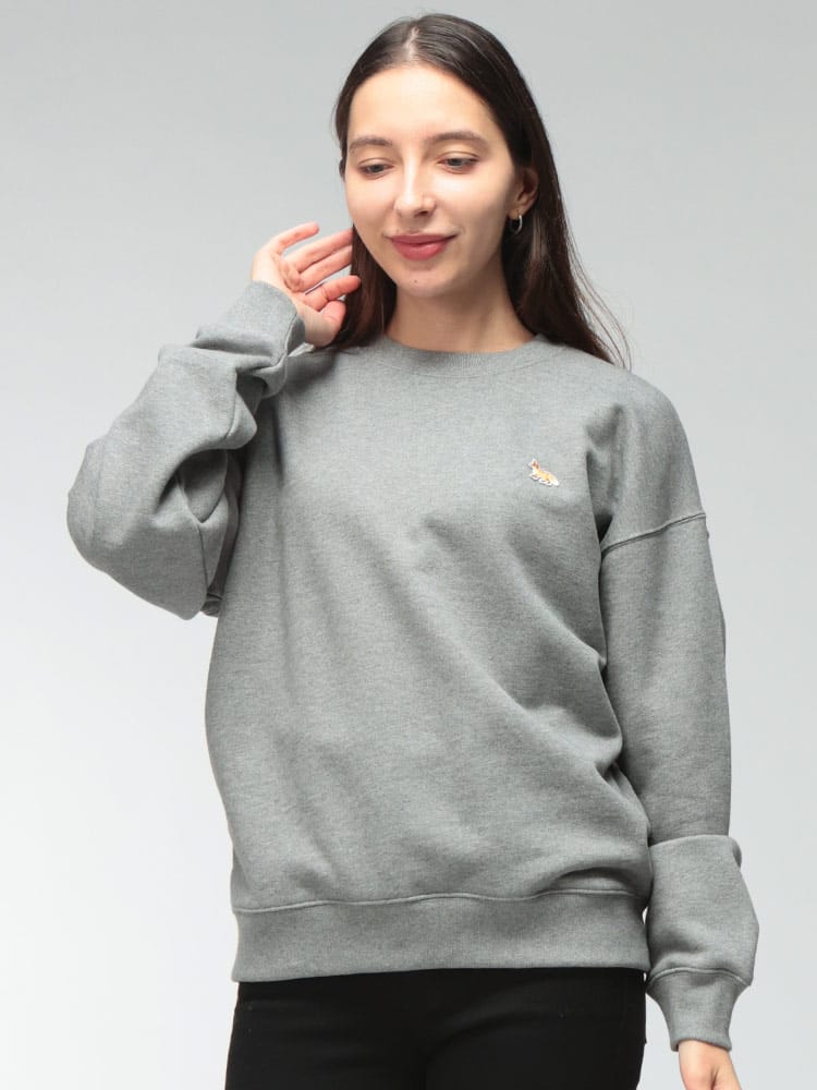 Maison Kitsune (メゾン キツネ) レディース トレーナー 裏毛 BABYFOX刺繍 クルーネック スウェットシャツ KNL00307KM0341