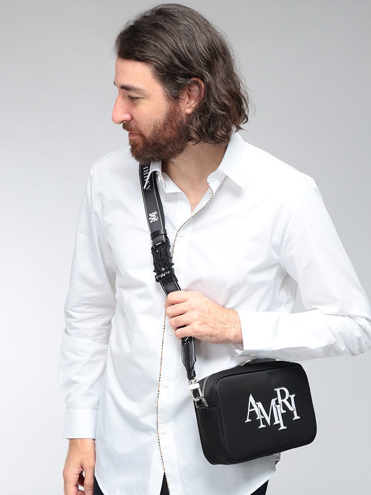 AMIRI (アミリ) メンズ ショルダーバッグ ロゴ刺繍 ジップ カメラケース AIAM5BA001PL