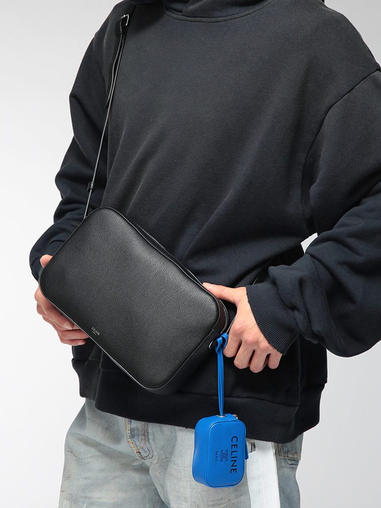 CELINE (セリーヌ) メンズ ショルダーバッグ レザー ロゴ チャーム付き 