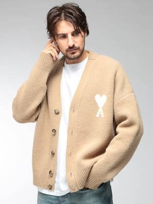 AMI PARIS (アミパリス) メンズ ニット カーディガン 長袖 Ami de Coeur クラシックフィット アルパカ Vネック ロゴ セーター UKC365KN0135 AMUKC365KN0135